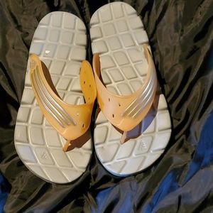 Addidas sandals size 7🔥🔥🔥